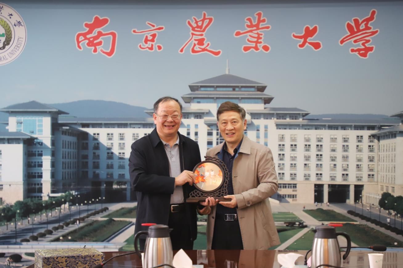 工作情况,党委宣传部,教师工作部副部长吴峰介绍了学校文化育人情况